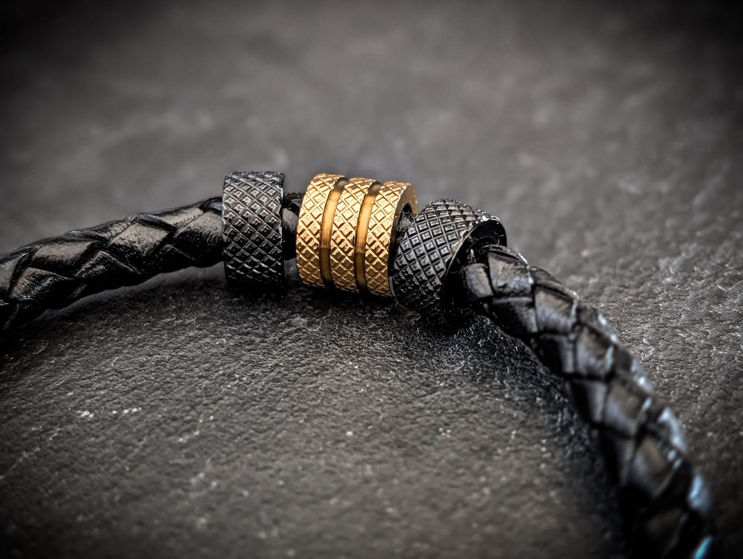 PottArmband Carl – Geflochtenes Lederarmband mit goldfarbenem Magnetverschluss Schlägel & Eisen Art.Nr. 1414