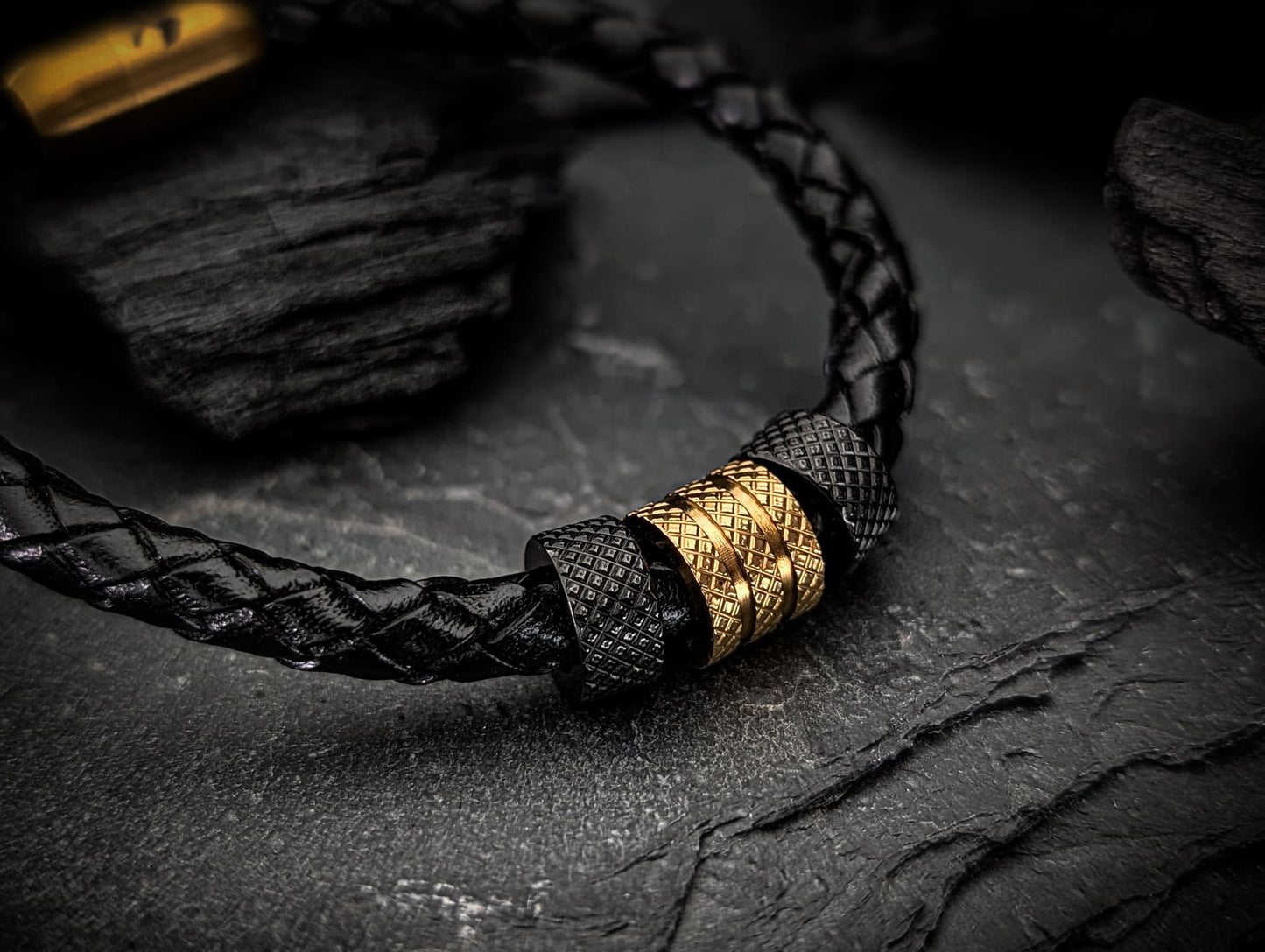 PottArmband Carl – Geflochtenes Lederarmband mit goldfarbenem Magnetverschluss Schlägel & Eisen Art.Nr. 1414
