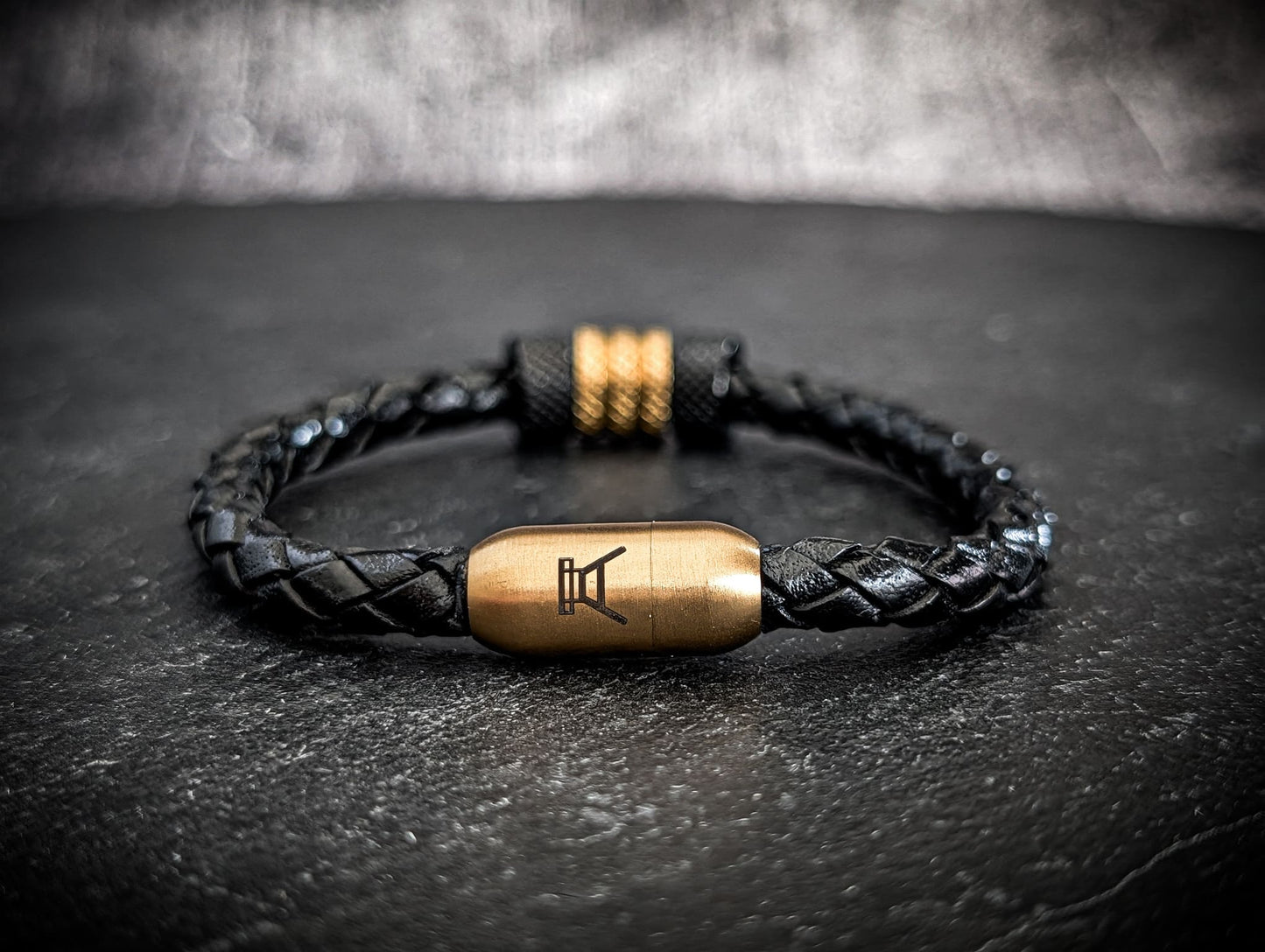 PottArmband Carl – Geflochtenes Lederarmband mit goldfarbenem Magnetverschluss Zechenturm Art.Nr. 1415