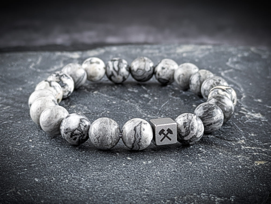 Ruhrgebiet Armband mit grauen Seiden Jaspis Perlen & Edelstahlwürfel Art. Nr. 1151