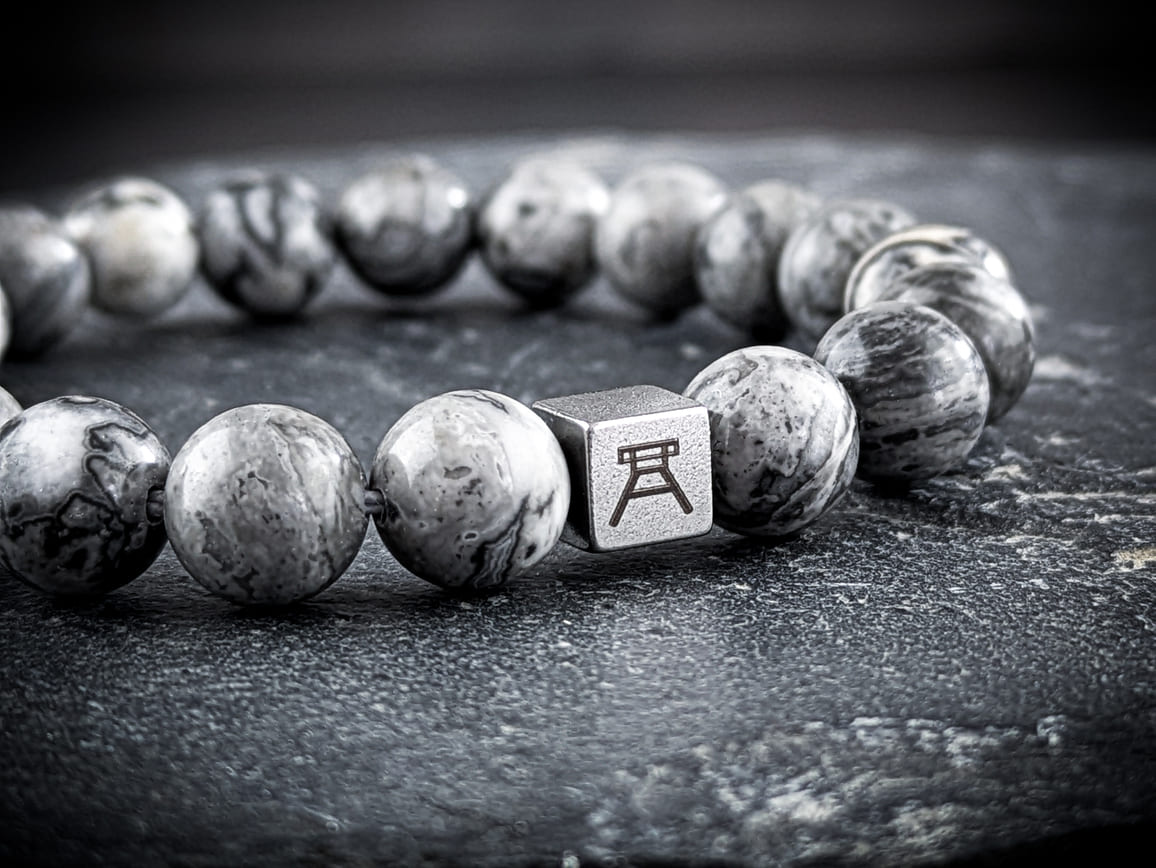 Ruhrgebiet Armband mit grauen Seiden Jaspis Perlen & Edelstahlwürfel Art. Nr. 1151