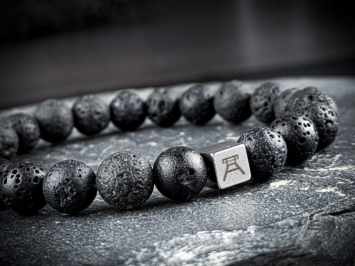 Ruhrgebiet Armband mit schwarzen Lavaperlen & Edelstahlwürfel Art. Nr. 1150